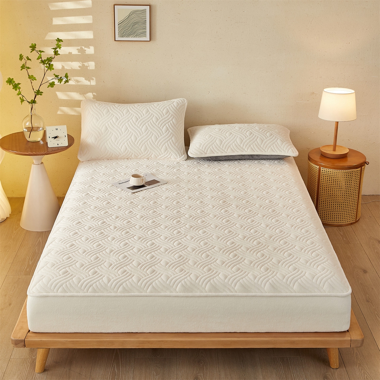 91家纺网 家纺一手货源 找家纺 金鹰 2025新款A类牛奶绒云眠绒夹棉床笠牛奶绒床笠席梦思保护套床垫套 奶白