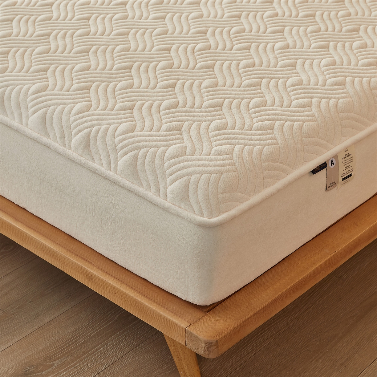 91家纺网 家纺一手货源 找家纺 金鹰 2025新款A类牛奶绒云眠绒夹棉床笠牛奶绒床笠席梦思保护套床垫套 奶白