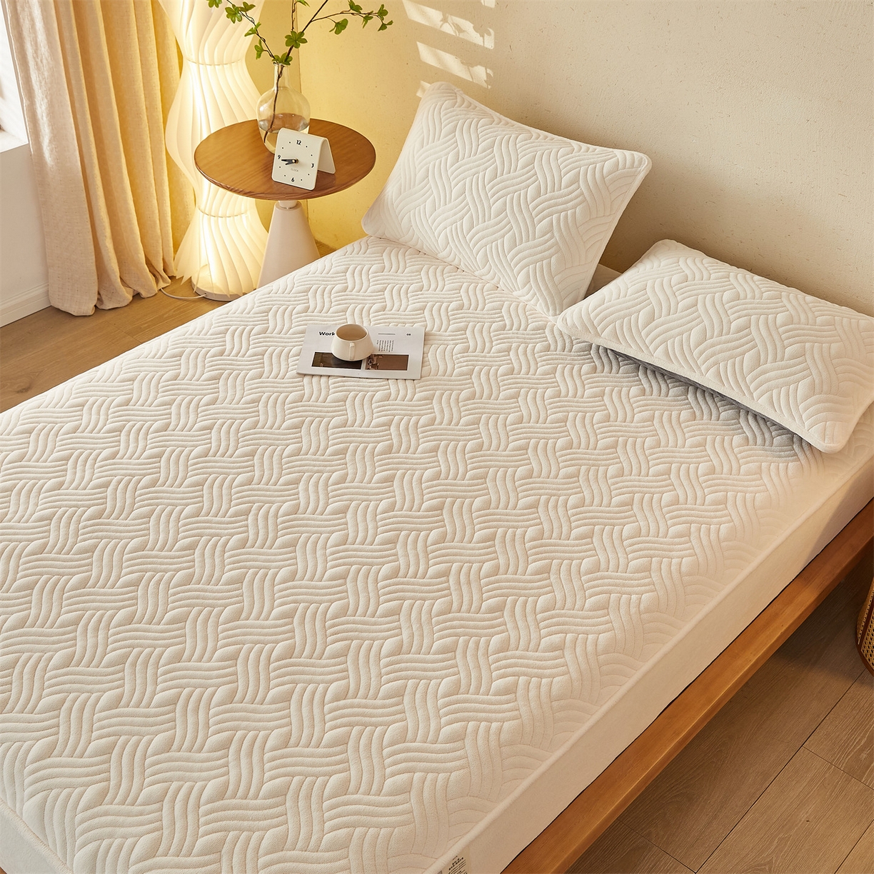 91家纺网 家纺一手货源 找家纺 金鹰 2025新款A类牛奶绒云眠绒夹棉床笠牛奶绒床笠席梦思保护套床垫套 奶白