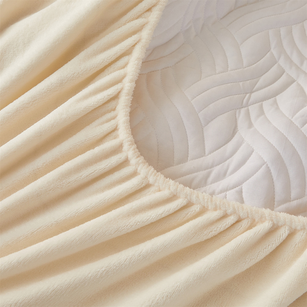 91家纺网 家纺一手货源 找家纺 金鹰 2025新款A类牛奶绒云眠绒夹棉床笠牛奶绒床笠席梦思保护套床垫套 奶白