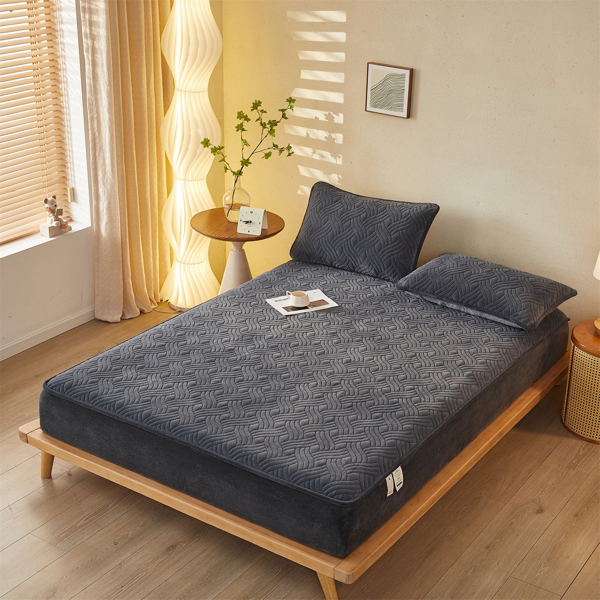 91家纺网 家纺一手货源 找家纺 金鹰 2025新款A类牛奶绒云眠绒夹棉床笠牛奶绒床笠席梦思保护套床垫套 深灰