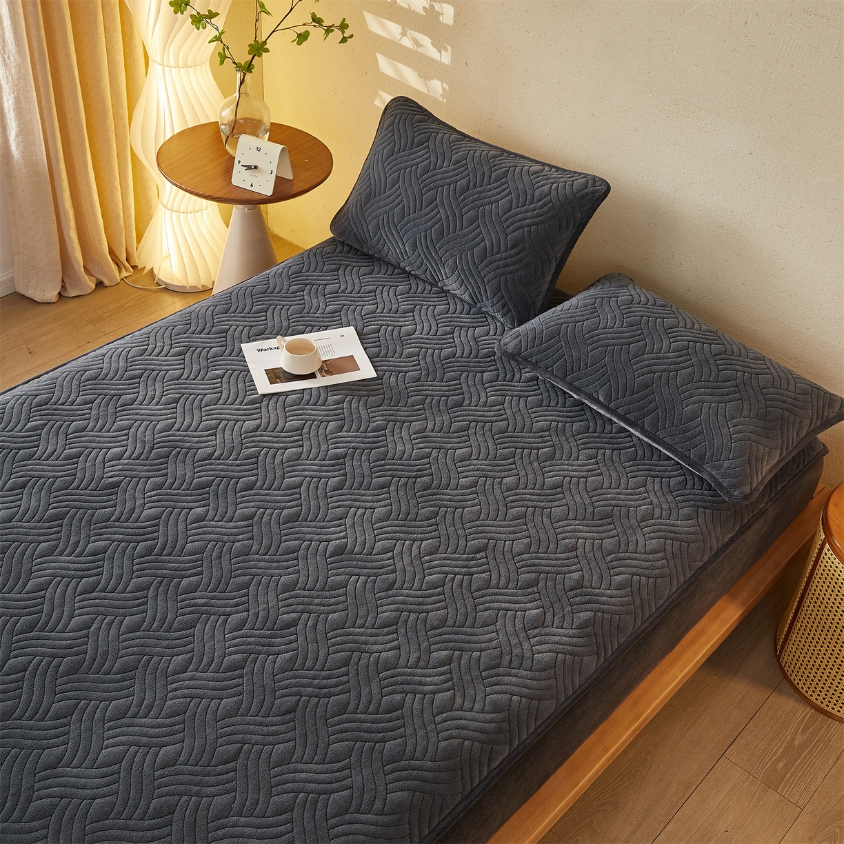 91家纺网 家纺一手货源 找家纺 金鹰 2025新款A类牛奶绒云眠绒夹棉床笠牛奶绒床笠席梦思保护套床垫套 深灰