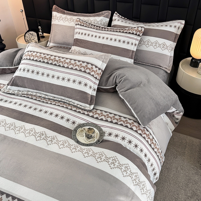 91家纺网 家纺一手货源 找家纺 金盛纺 2025新款高克重牛奶绒印花系列四件套(可定制) 流光