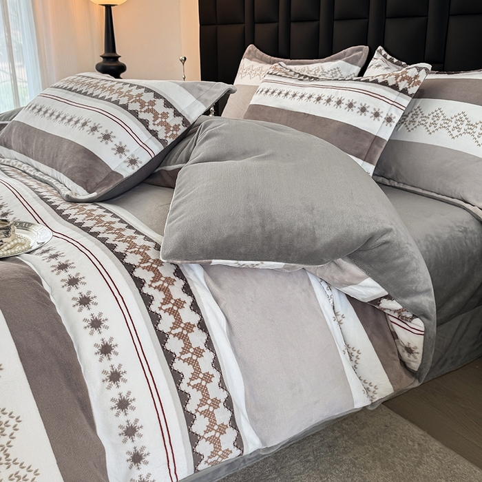 91家纺网 家纺一手货源 找家纺 金盛纺 2025新款高克重牛奶绒印花系列四件套(可定制) 流光