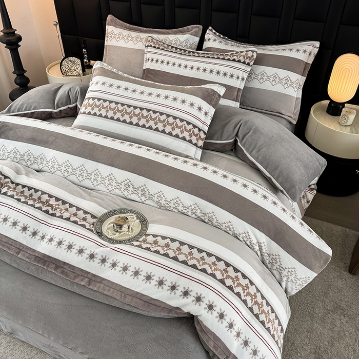 91家纺网 家纺一手货源 找家纺 金盛纺 2025新款高克重牛奶绒印花系列四件套(可定制) 流光