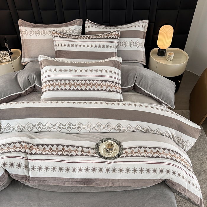 91家纺网 家纺一手货源 找家纺 金盛纺 2025新款高克重牛奶绒印花系列四件套(可定制) 流光