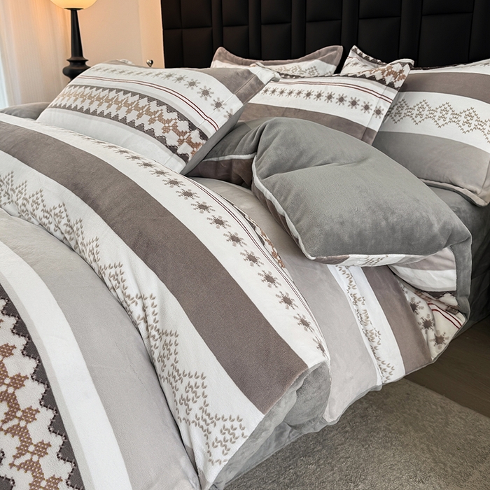 91家纺网 家纺一手货源 找家纺 金盛纺 2025新款高克重牛奶绒印花系列四件套(可定制) 流光