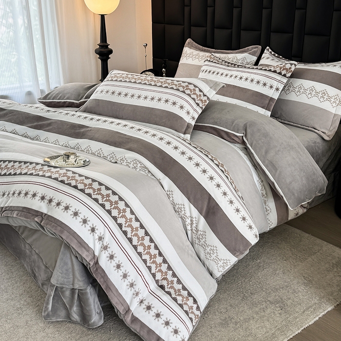 91家纺网 家纺一手货源 找家纺 金盛纺 2025新款高克重牛奶绒印花系列四件套(可定制) 流光