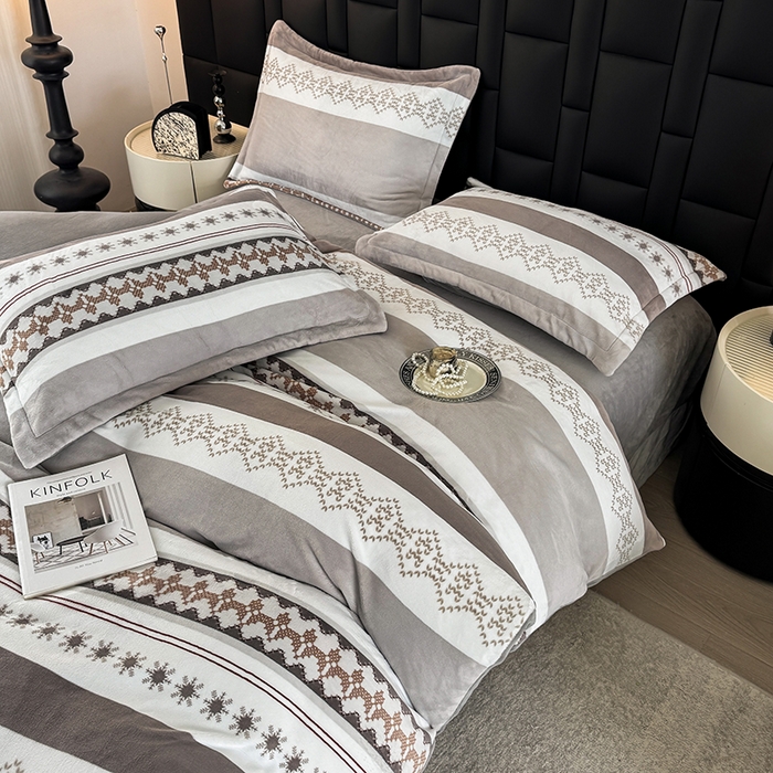 91家纺网 家纺一手货源 找家纺 金盛纺 2025新款高克重牛奶绒印花系列四件套(可定制) 流光