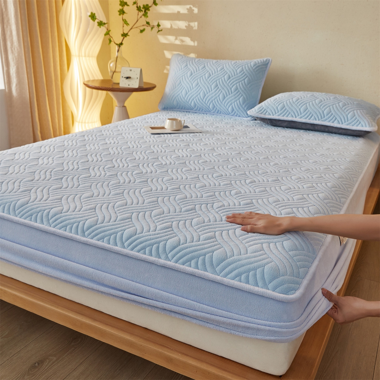 91家纺网 家纺一手货源 找家纺 金鹰 2025新款A类牛奶绒云眠绒夹棉床笠牛奶绒床笠席梦思保护套床垫套 天蓝