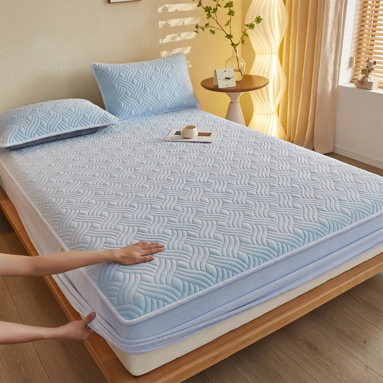 91家纺网 家纺一手货源 找家纺 金鹰 2025新款A类牛奶绒云眠绒夹棉床笠牛奶绒床笠席梦思保护套床垫套 天蓝