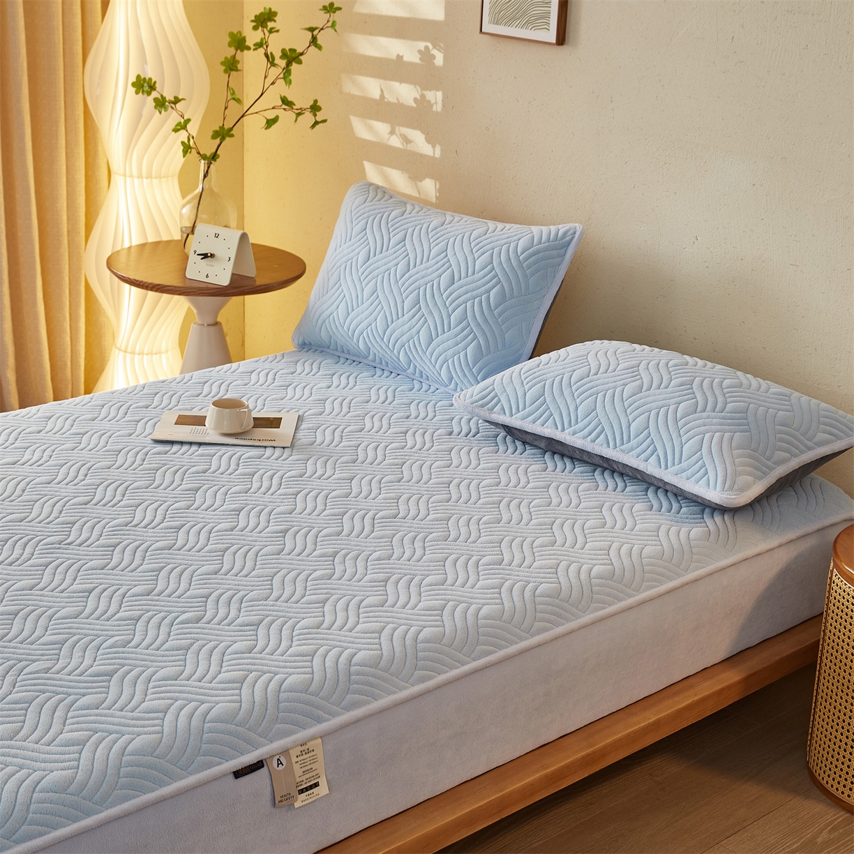 91家纺网 家纺一手货源 找家纺 金鹰 2025新款A类牛奶绒云眠绒夹棉床笠牛奶绒床笠席梦思保护套床垫套 天蓝