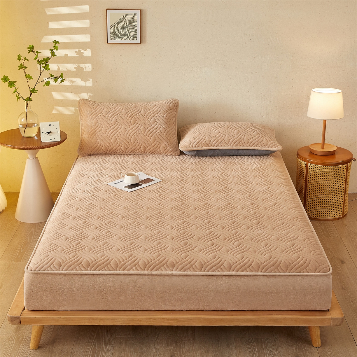 91家纺网 家纺一手货源 找家纺 金鹰 2025新款A类牛奶绒云眠绒夹棉床笠牛奶绒床笠席梦思保护套床垫套 驼色