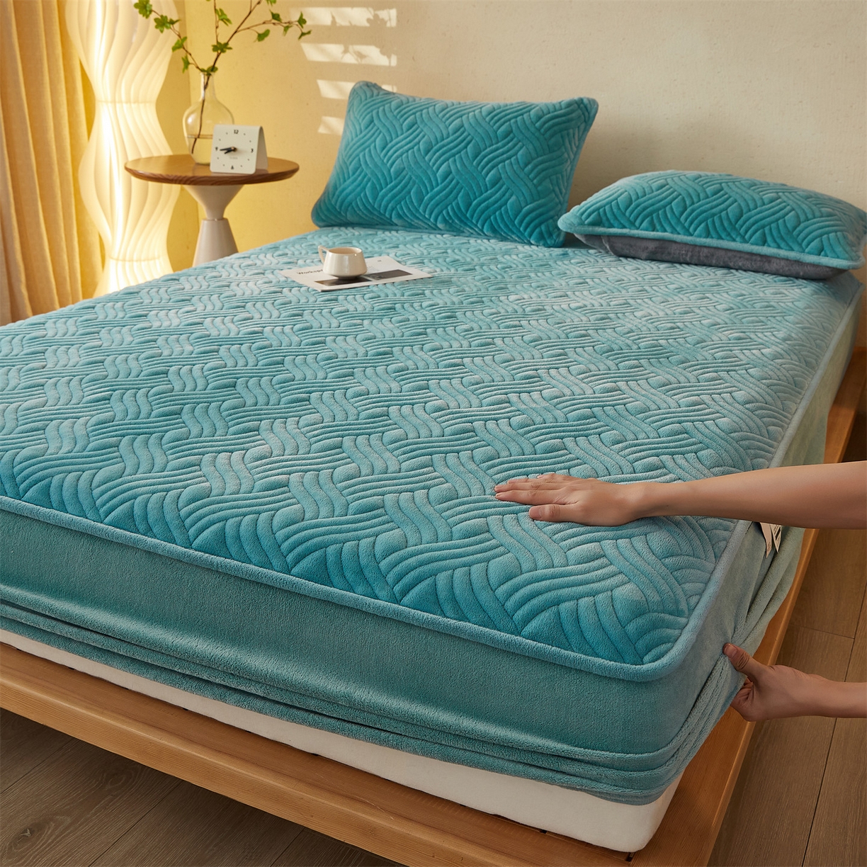 91家纺网 家纺一手货源 找家纺 金鹰 2025新款A类牛奶绒云眠绒夹棉床笠牛奶绒床笠席梦思保护套床垫套 雾兰