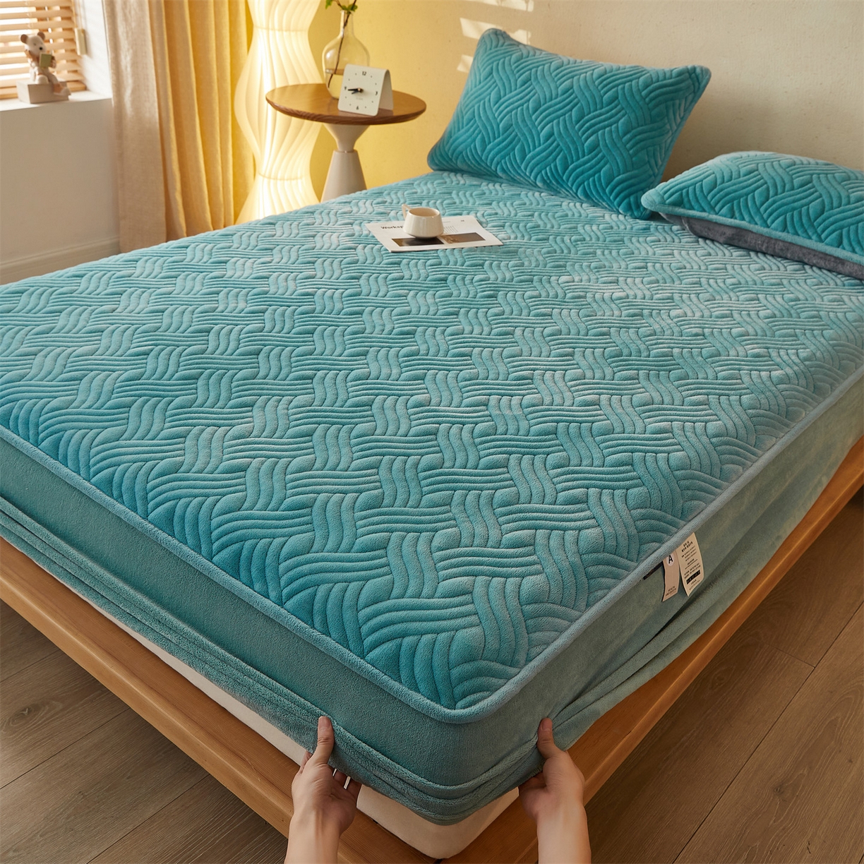 91家纺网 家纺一手货源 找家纺 金鹰 2025新款A类牛奶绒云眠绒夹棉床笠牛奶绒床笠席梦思保护套床垫套 雾兰