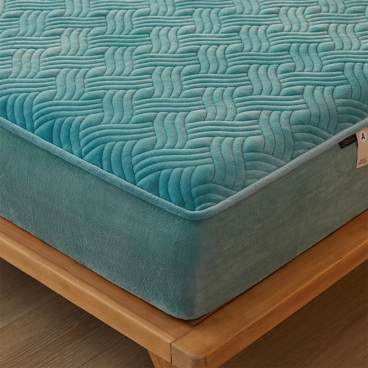 91家纺网 家纺一手货源 找家纺 金鹰 2025新款A类牛奶绒云眠绒夹棉床笠牛奶绒床笠席梦思保护套床垫套 雾兰