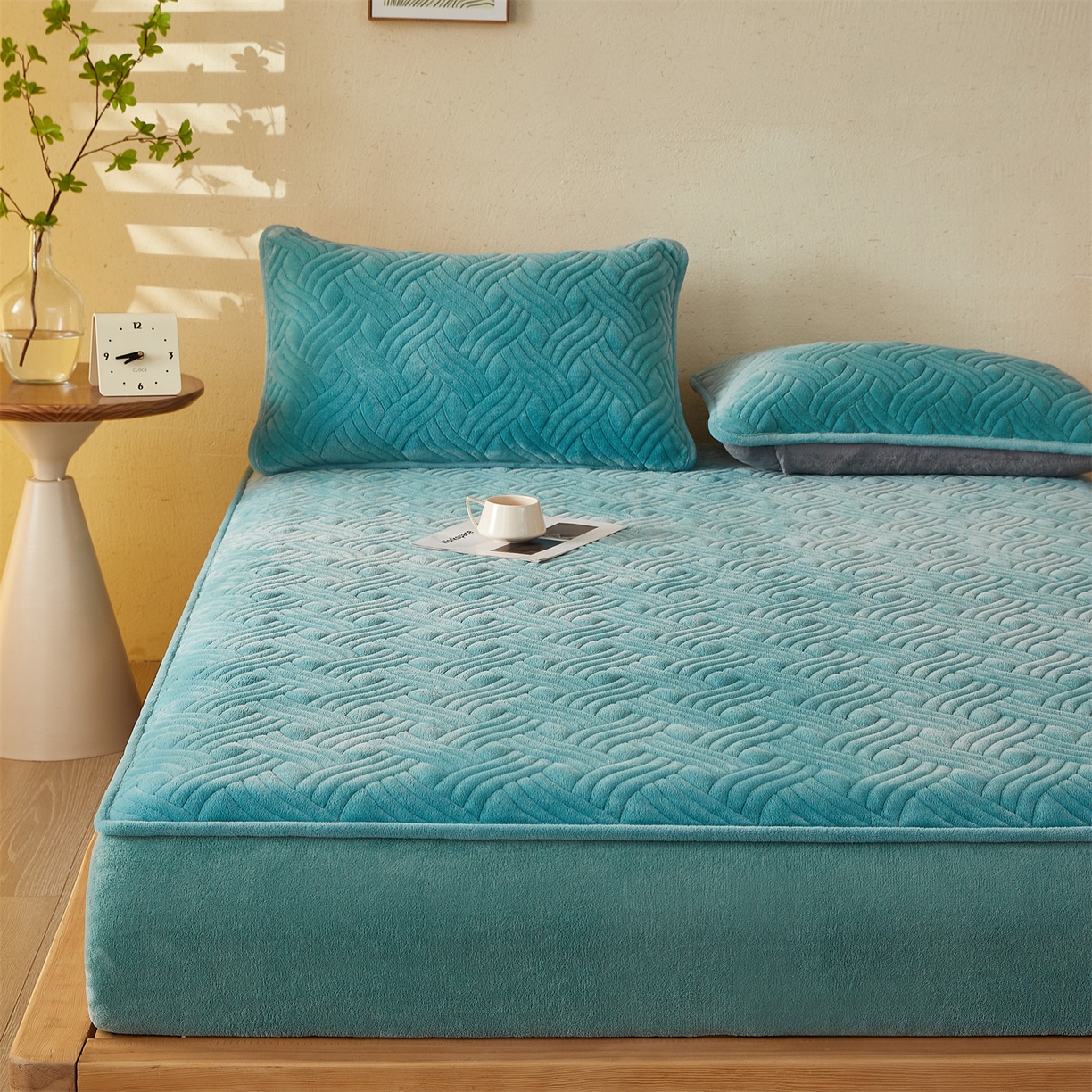 91家纺网 家纺一手货源 找家纺 金鹰 2025新款A类牛奶绒云眠绒夹棉床笠牛奶绒床笠席梦思保护套床垫套 雾兰