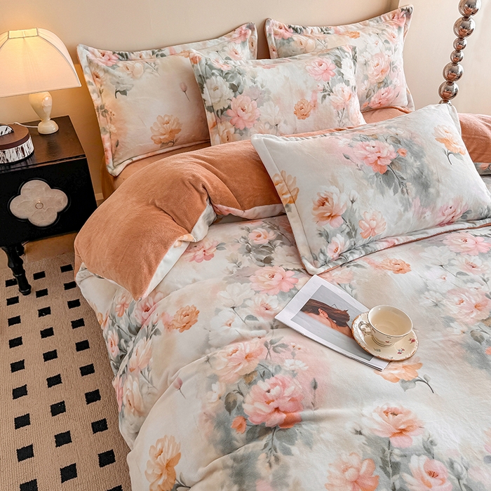 91家纺网 家纺一手货源 找家纺 金盛纺 2025新款高克重牛奶绒印花系列四件套(可定制) 墨染