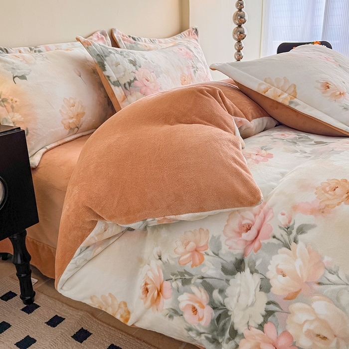 91家纺网 家纺一手货源 找家纺 金盛纺 2025新款高克重牛奶绒印花系列四件套(可定制) 墨染