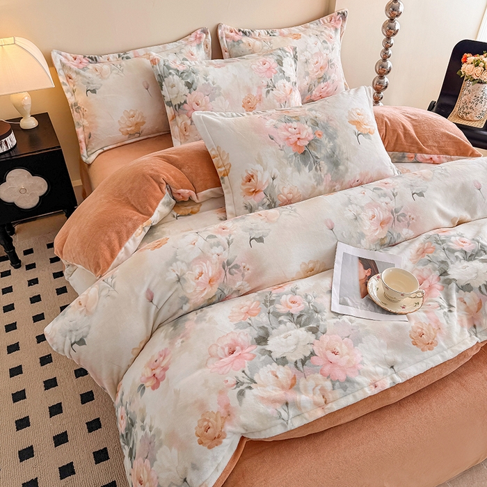 91家纺网 家纺一手货源 找家纺 金盛纺 2025新款高克重牛奶绒印花系列四件套(可定制) 墨染