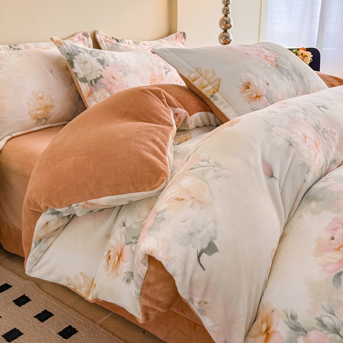 91家纺网 家纺一手货源 找家纺 金盛纺 2025新款高克重牛奶绒印花系列四件套(可定制) 墨染