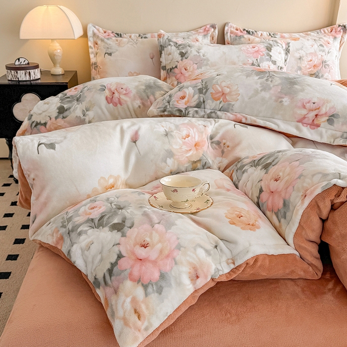 91家纺网 家纺一手货源 找家纺 金盛纺 2025新款高克重牛奶绒印花系列四件套(可定制) 墨染