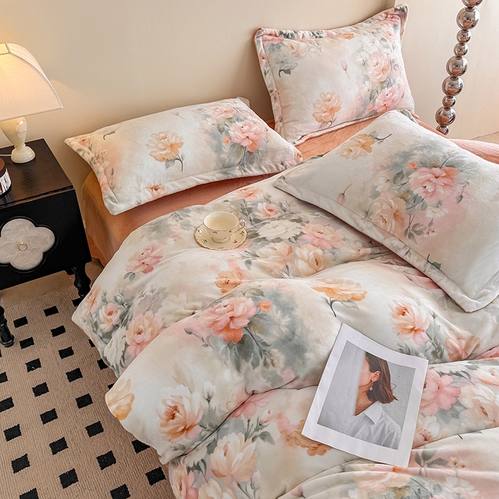 91家纺网 家纺一手货源 找家纺 金盛纺 2025新款高克重牛奶绒印花系列四件套(可定制) 墨染