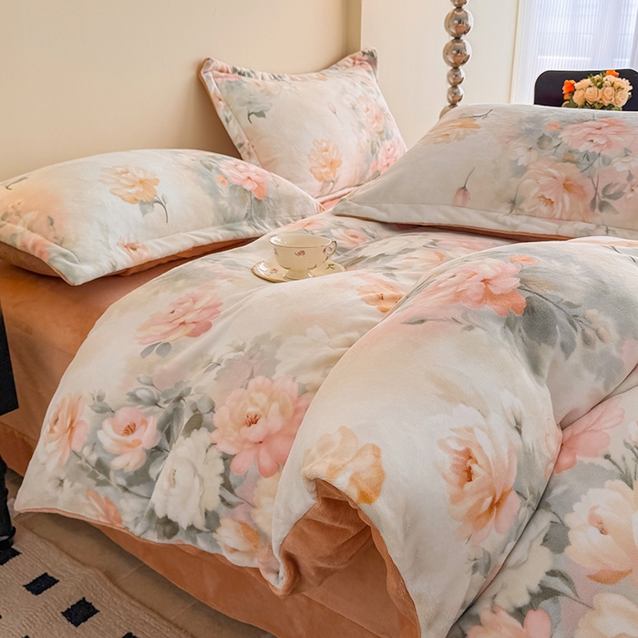 91家纺网 家纺一手货源 找家纺 金盛纺 2025新款高克重牛奶绒印花系列四件套(可定制) 墨染