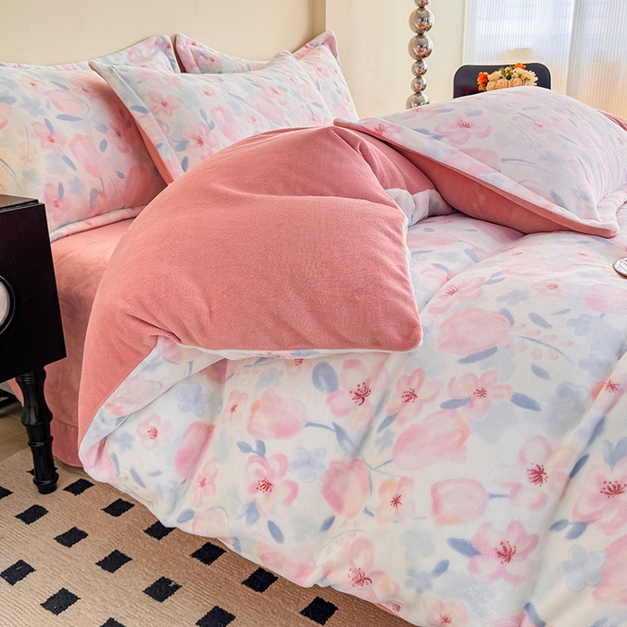 91家纺网 家纺一手货源 找家纺 金盛纺 2025新款高克重牛奶绒印花系列四件套(可定制) 温雅