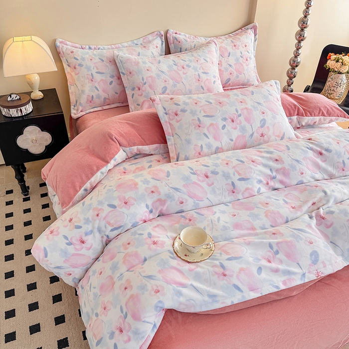 91家纺网 家纺一手货源 找家纺 金盛纺 2025新款高克重牛奶绒印花系列四件套(可定制) 温雅