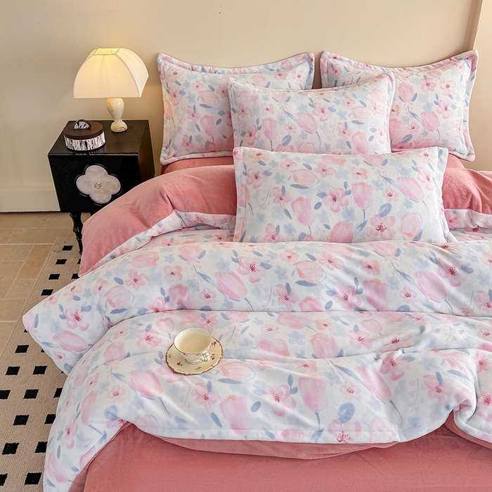 91家纺网 家纺一手货源 找家纺 金盛纺 2025新款高克重牛奶绒印花系列四件套(可定制) 温雅