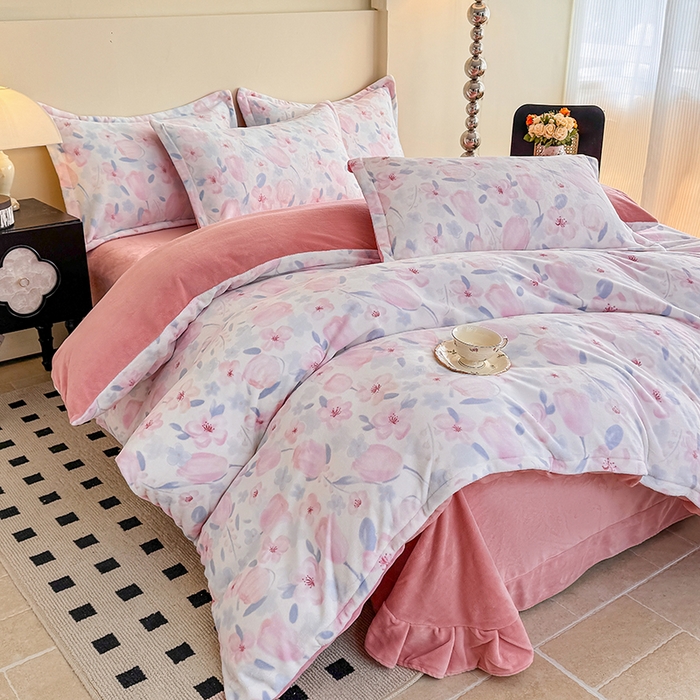 91家纺网 家纺一手货源 找家纺 金盛纺 2025新款高克重牛奶绒印花系列四件套(可定制) 温雅