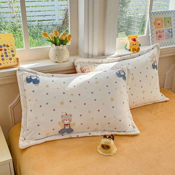 91家纺网 家纺一手货源 找家纺 金盛纺 2025新款高克重牛奶绒印花系列四件套(可定制) 熊熊乐园