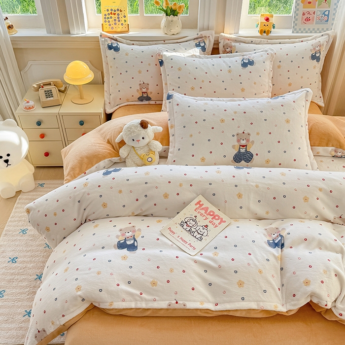 91家纺网 家纺一手货源 找家纺 金盛纺 2025新款高克重牛奶绒印花系列四件套(可定制) 熊熊乐园