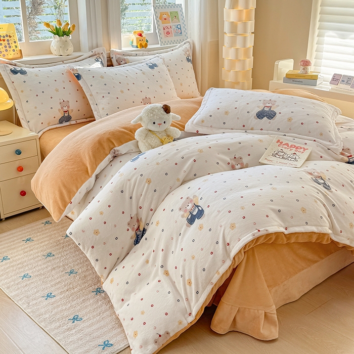 91家纺网 家纺一手货源 找家纺 金盛纺 2025新款高克重牛奶绒印花系列四件套(可定制) 熊熊乐园