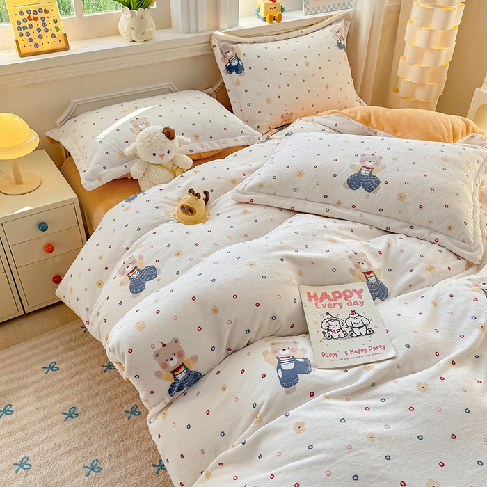 91家纺网 家纺一手货源 找家纺 金盛纺 2025新款高克重牛奶绒印花系列四件套(可定制) 熊熊乐园