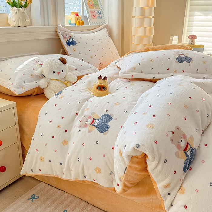 91家纺网 家纺一手货源 找家纺 金盛纺 2025新款高克重牛奶绒印花系列四件套(可定制) 熊熊乐园