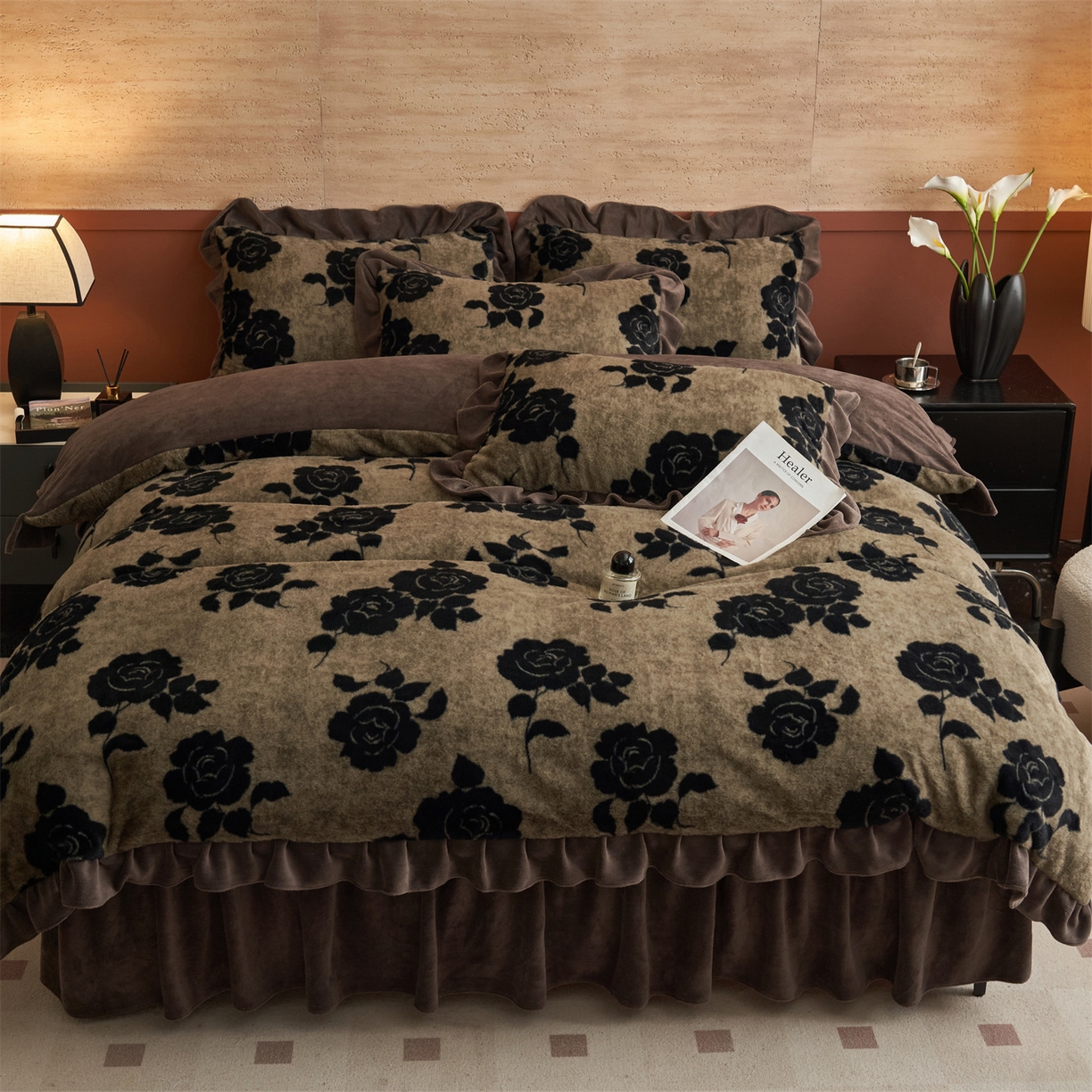 91家纺网 家纺一手货源 找家纺 金鹰 2025新款A类兔毛绒夹棉床裙四件套加厚牛奶绒四件套 爱意玫瑰-卡其