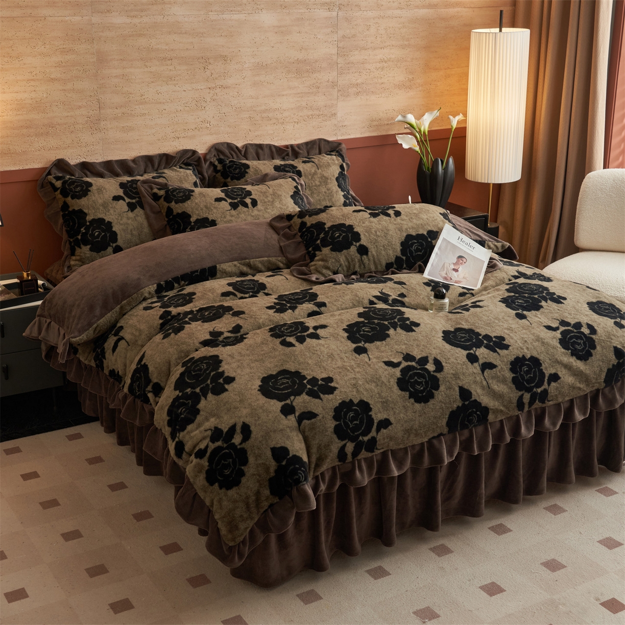 91家纺网 家纺一手货源 找家纺 金鹰 2025新款A类兔毛绒夹棉床裙四件套加厚牛奶绒四件套 爱意玫瑰-卡其