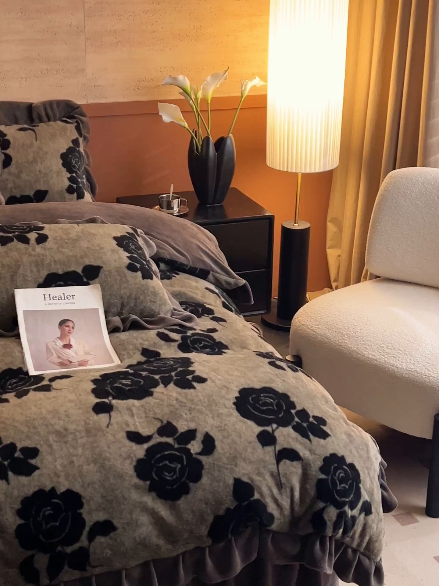 91家纺网 家纺一手货源 找家纺 金鹰 2025新款A类兔毛绒夹棉床裙四件套加厚牛奶绒四件套 爱意玫瑰-卡其