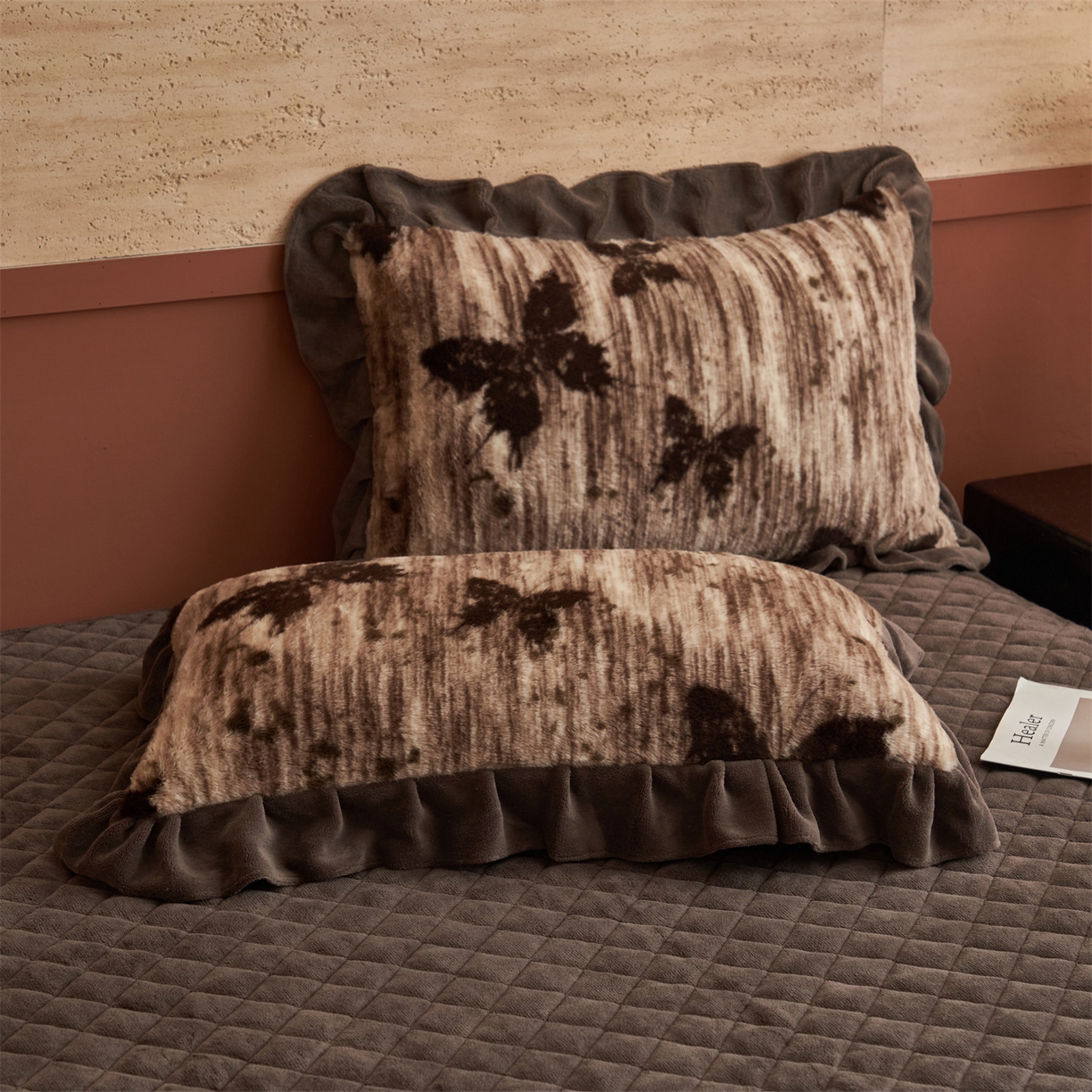 91家纺网 家纺一手货源 找家纺 金鹰 2025新款A类兔毛绒夹棉床裙四件套加厚牛奶绒四件套 蝴蝶