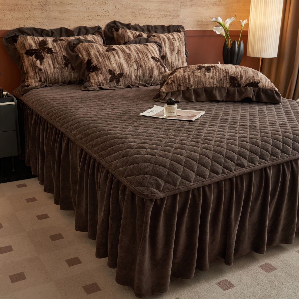 91家纺网 家纺一手货源 找家纺 金鹰 2025新款A类兔毛绒夹棉床裙四件套加厚牛奶绒四件套 蝴蝶