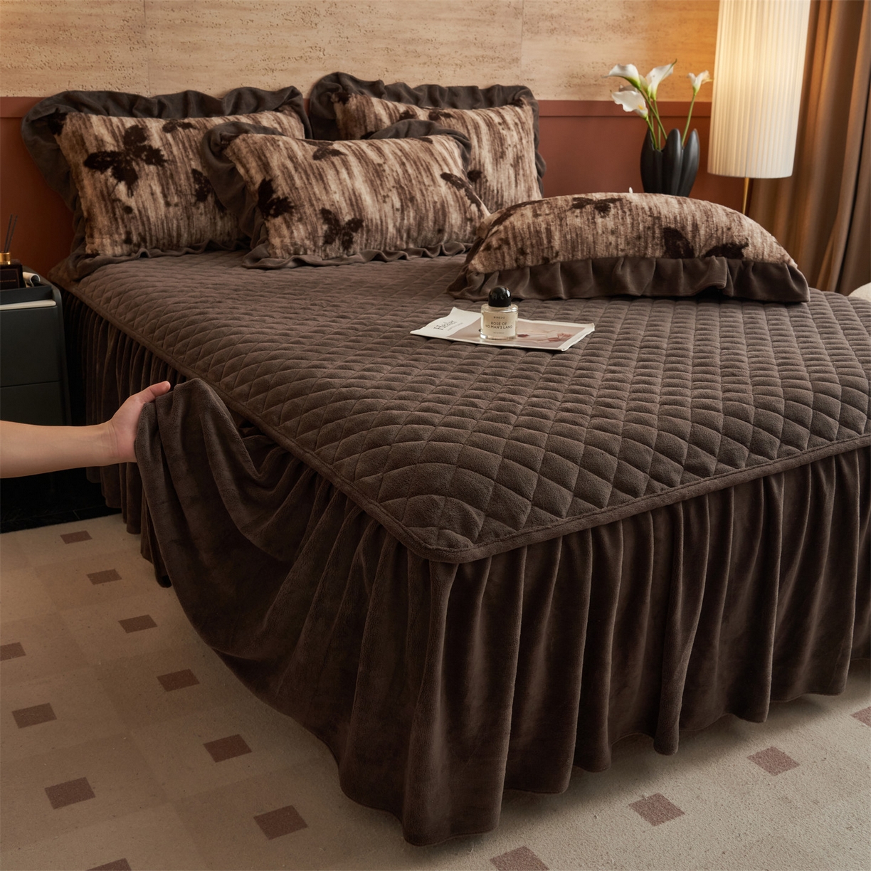 91家纺网 家纺一手货源 找家纺 金鹰 2025新款A类兔毛绒夹棉床裙四件套加厚牛奶绒四件套 蝴蝶