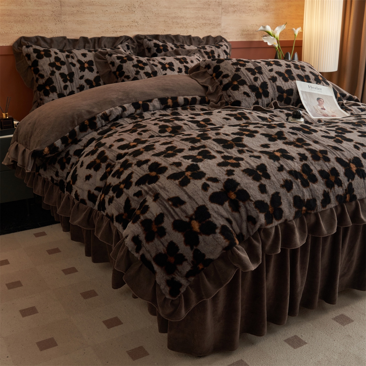 91家纺网 家纺一手货源 找家纺 金鹰 2025新款A类兔毛绒夹棉床裙四件套加厚牛奶绒四件套 梦幻蝴蝶-灰