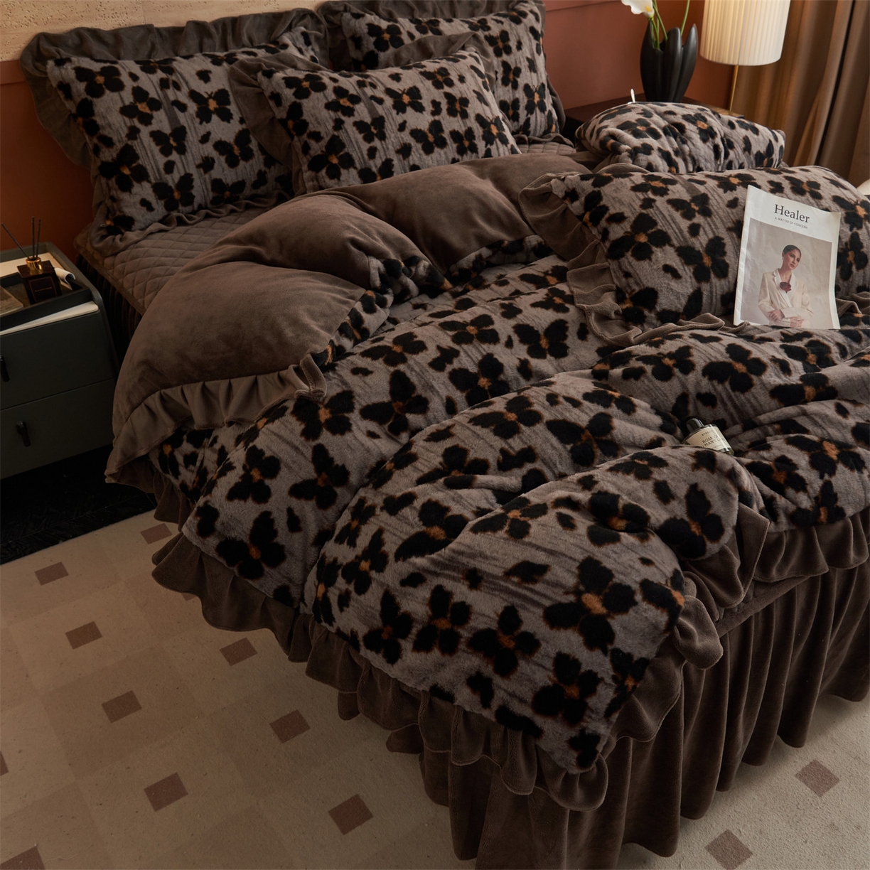 91家纺网 家纺一手货源 找家纺 金鹰 2025新款A类兔毛绒夹棉床裙四件套加厚牛奶绒四件套 梦幻蝴蝶-灰