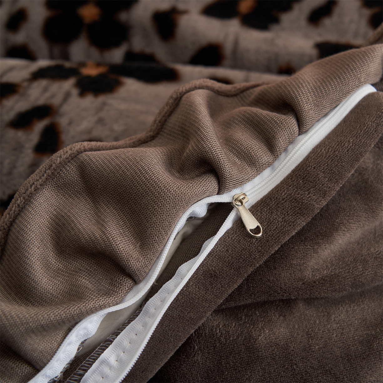 91家纺网 家纺一手货源 找家纺 金鹰 2025新款A类兔毛绒夹棉床裙四件套加厚牛奶绒四件套 梦幻蝴蝶-灰