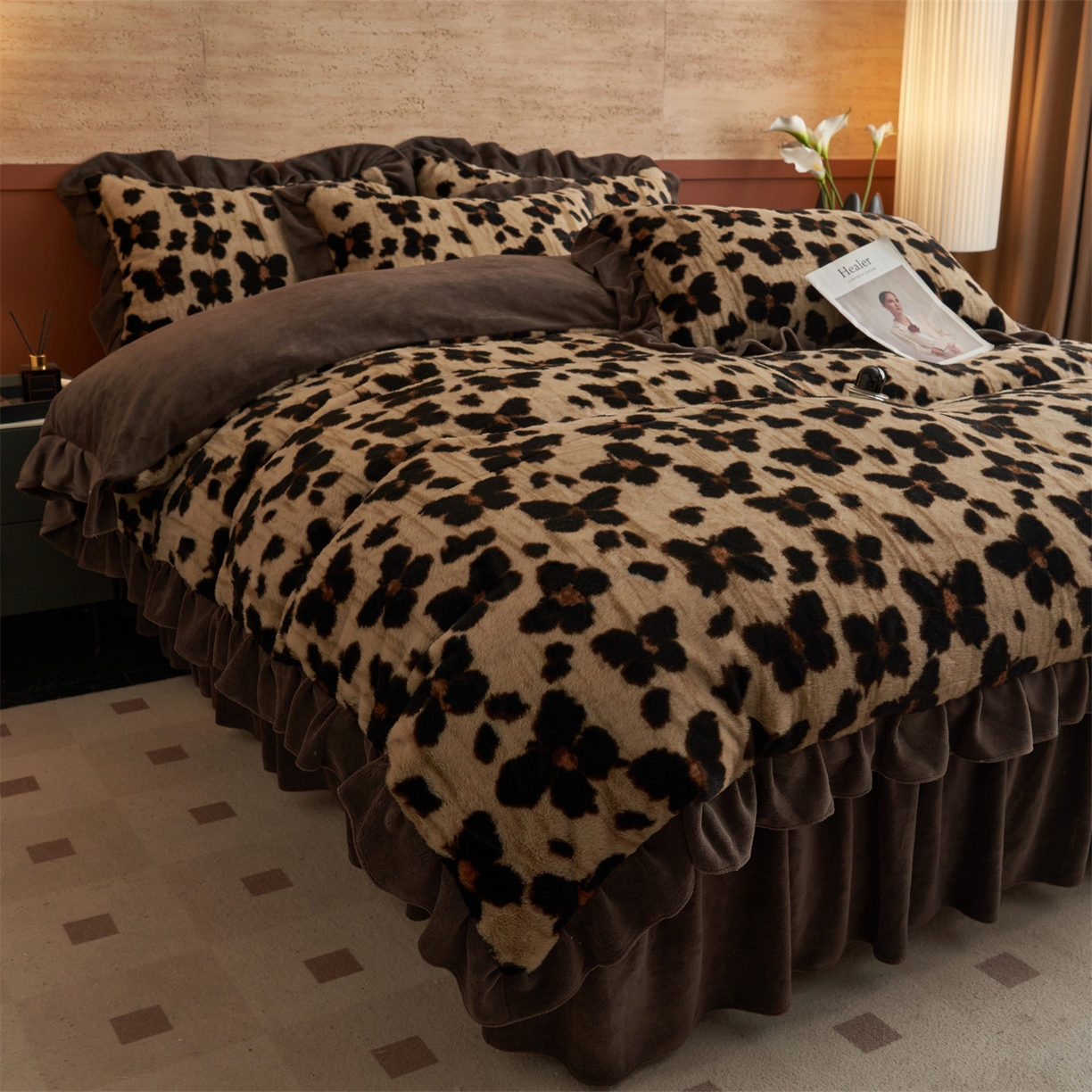 91家纺网 家纺一手货源 找家纺 金鹰 2025新款A类兔毛绒夹棉床裙四件套加厚牛奶绒四件套 梦幻蝴蝶-驼