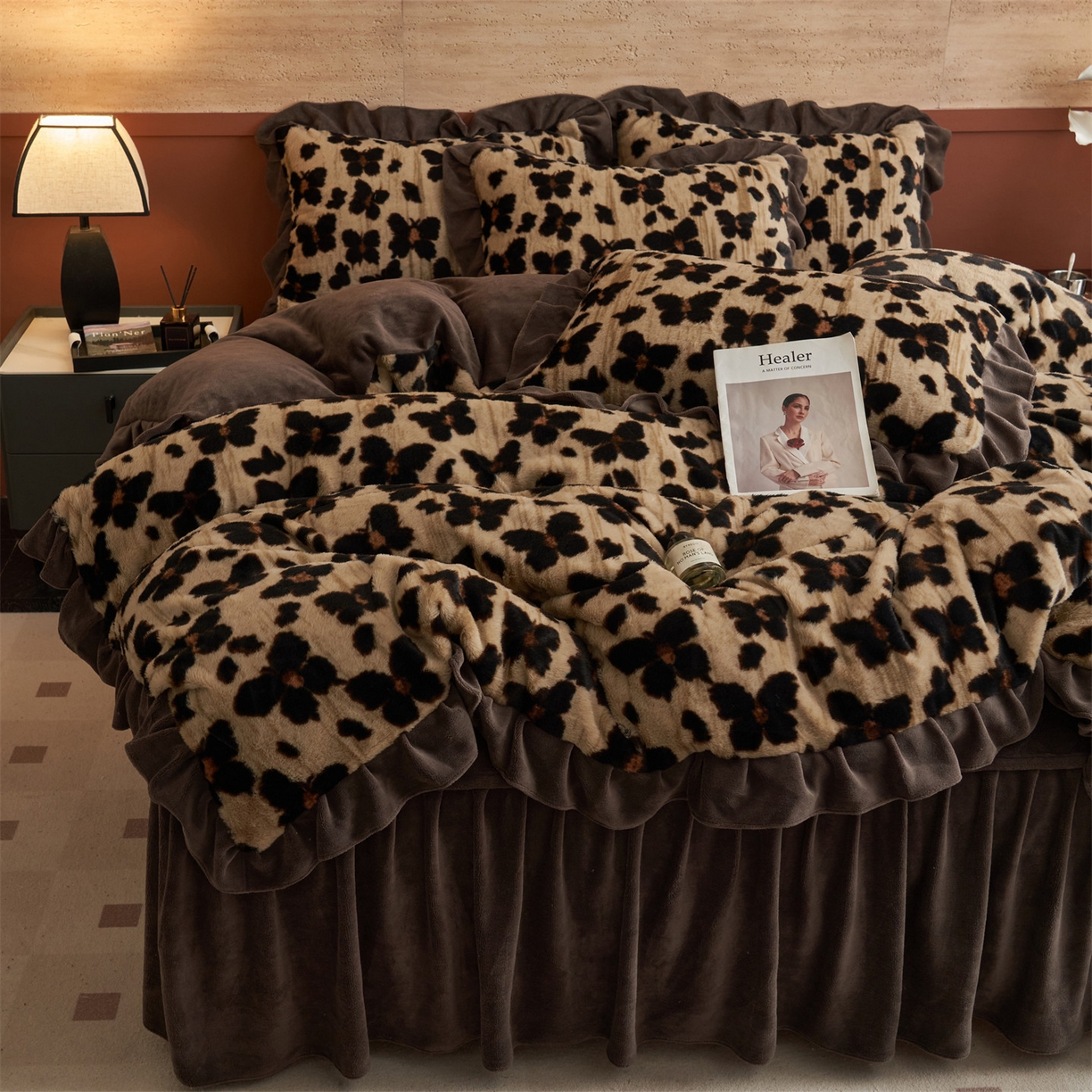 91家纺网 家纺一手货源 找家纺 金鹰 2025新款A类兔毛绒夹棉床裙四件套加厚牛奶绒四件套 梦幻蝴蝶-驼