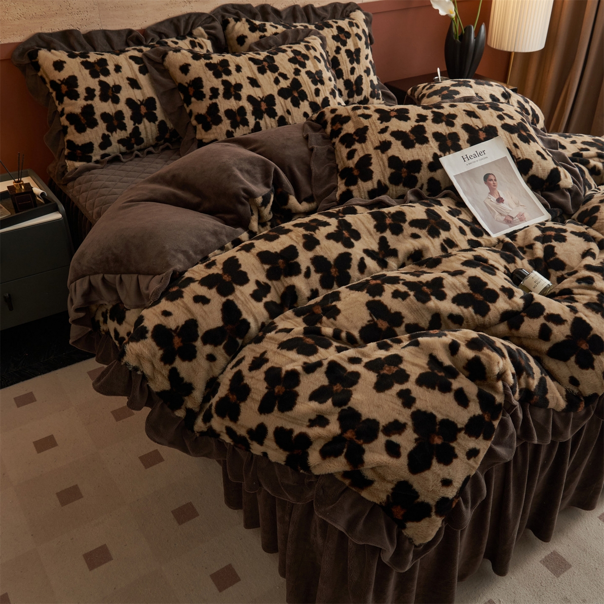 91家纺网 家纺一手货源 找家纺 金鹰 2025新款A类兔毛绒夹棉床裙四件套加厚牛奶绒四件套 梦幻蝴蝶-驼