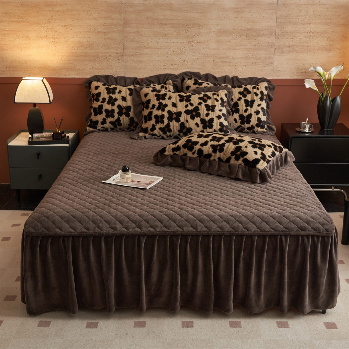 91家纺网 家纺一手货源 找家纺 金鹰 2025新款A类兔毛绒夹棉床裙四件套加厚牛奶绒四件套 梦幻蝴蝶-驼